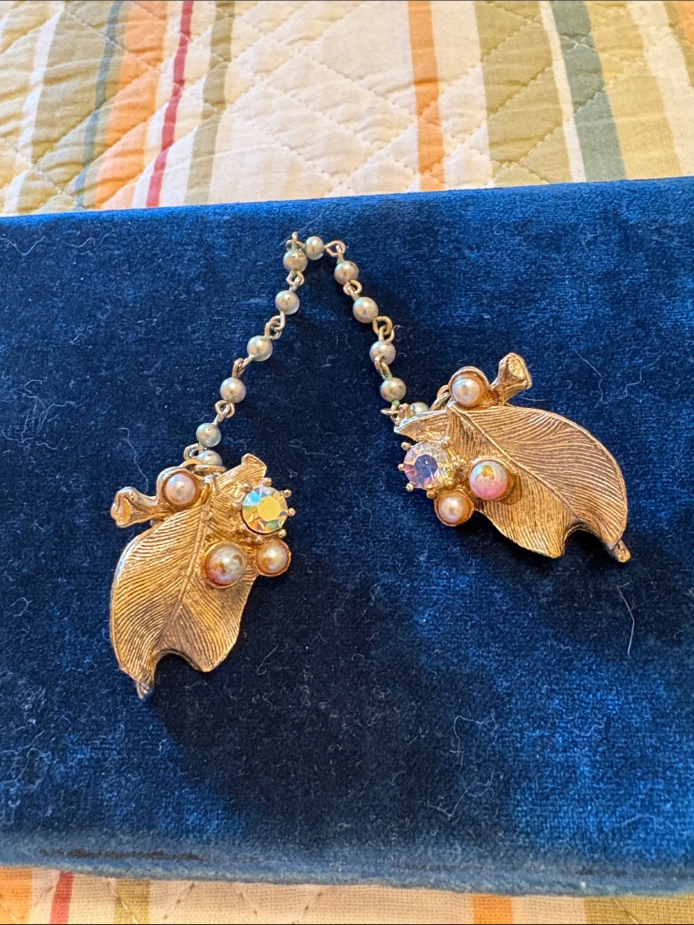 Gold tone Leaf Cluster Vintage Sweater Clip
